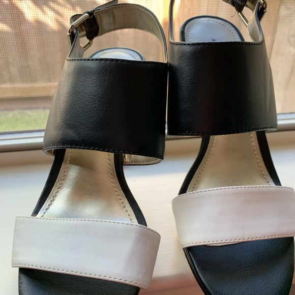 Black and White dressy AK Open Toe Heel - Picture 5 of 7